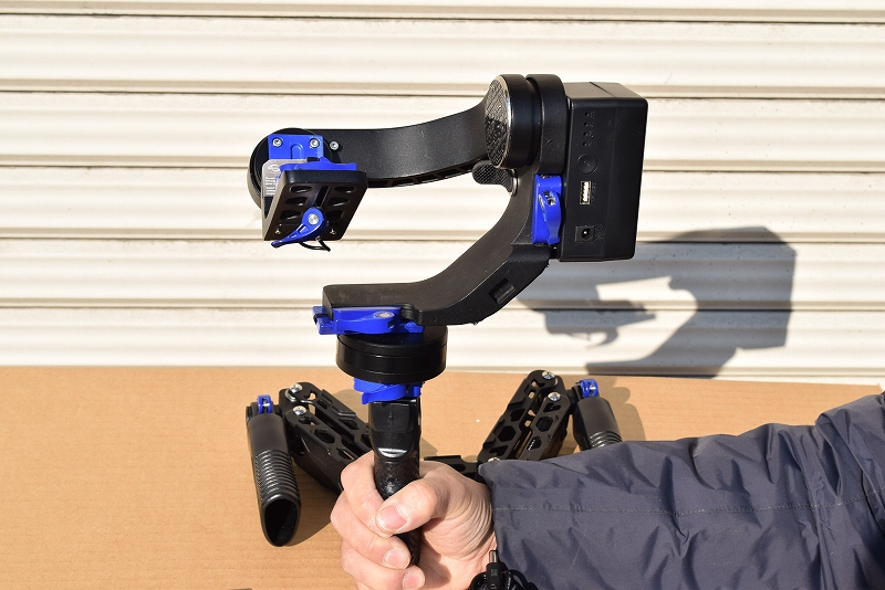 nebla 電動スタビライザー シネマカメラのC300も載る、ハンディ対応スタビライザー「Nebula