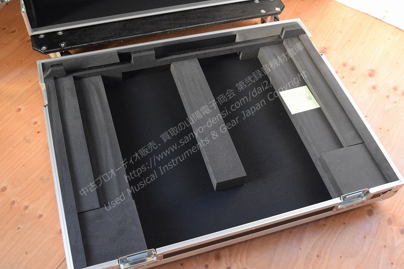 PULSE (パルス）のミキサー用ケース、MIDAS M32/M32 Live用、キャスター付き。山陽電子商会 第弐録音機材倉庫